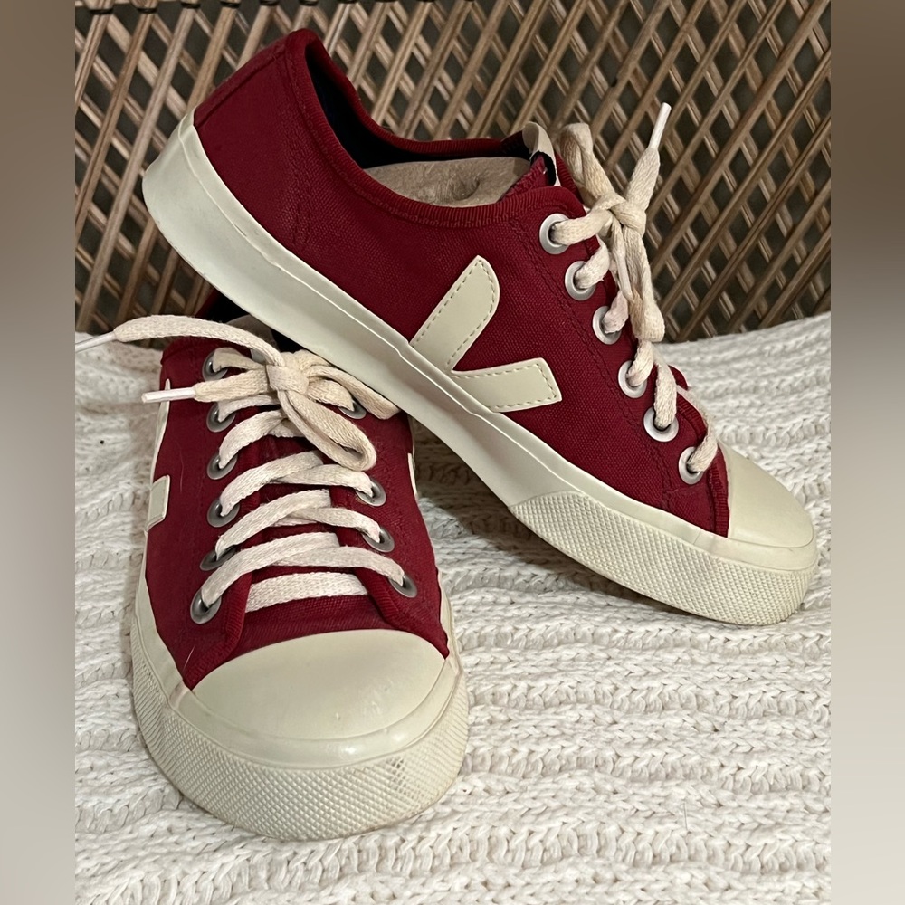Veja Wata Sneakers